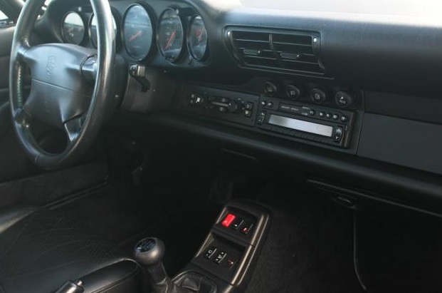 Left hand drive car PORSCHE 911 993 (01/07/1994) - 